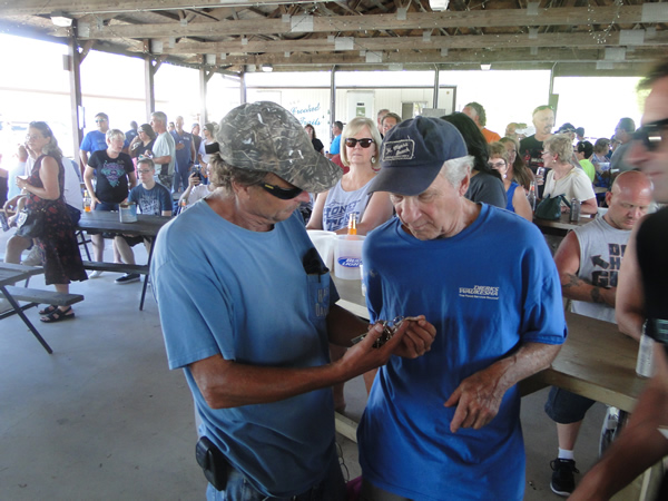 /pictures/CornRoast2016/DSC05024.jpg