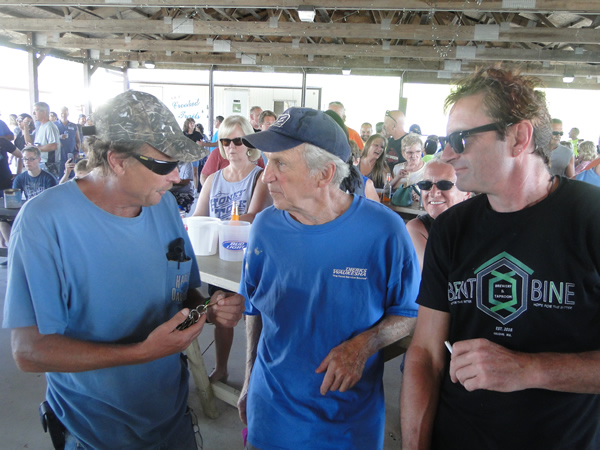 /pictures/CornRoast2016/DSC05025.jpg