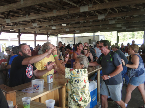 /pictures/CornRoast2016/DSC05036.jpg