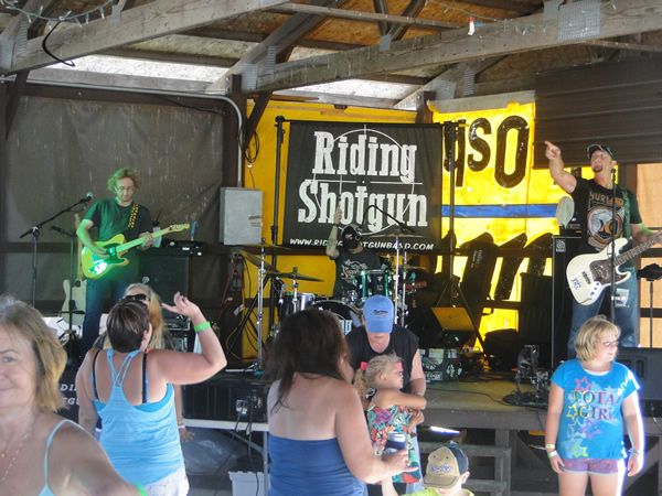 /pictures/CornRoast2016/DSC05041.jpg