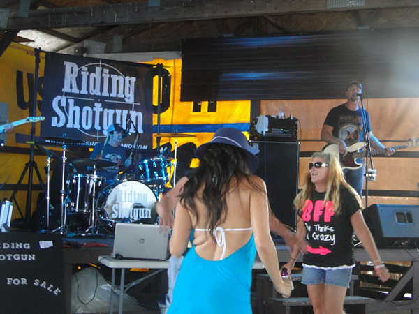 /pictures/CornRoast2016/DSC05042.jpg