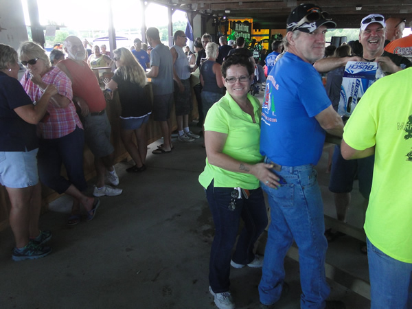 /pictures/CornRoast2016/DSC05047.jpg