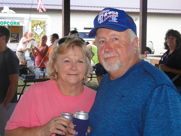 /pictures/CornRoast2016/DSC05049.jpg