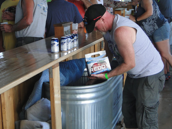/pictures/CornRoast2016/DSC05063.jpg