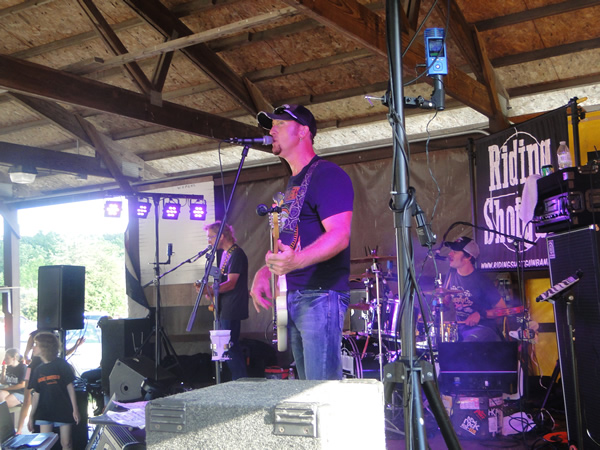 /pictures/CornRoast2016/DSC05065.jpg
