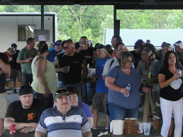 /pictures/CornRoast2016/DSC05069.jpg