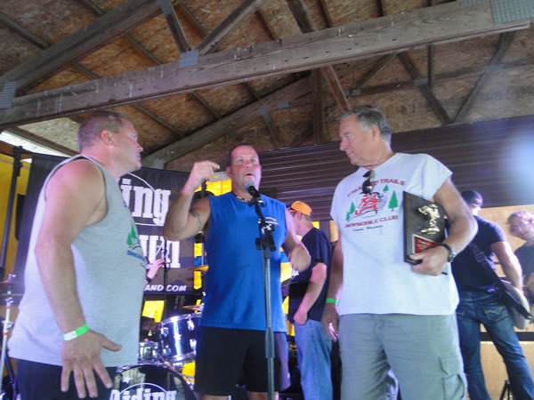 /pictures/CornRoast2016/DSC05085.jpg