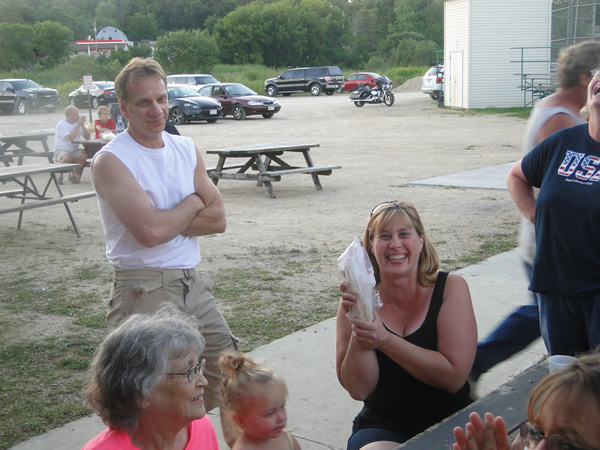 /pictures/CornRoast2016/DSC05104.jpg
