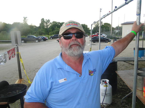 /pictures/CornRoast2016/DSC05108.jpg