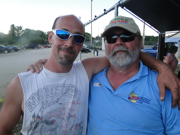 /pictures/CornRoast2016/DSC05109.jpg