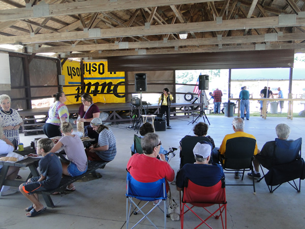 /pictures/CornRoast2017/DSC05703.jpg