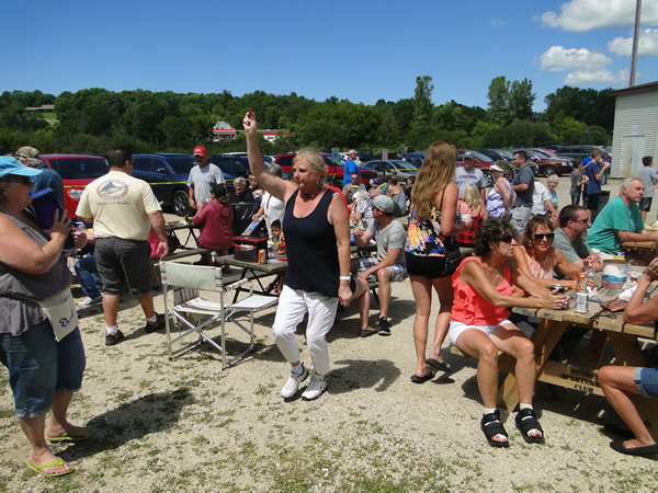 /pictures/CornRoast2017/DSC05710.jpg