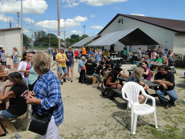 /pictures/CornRoast2017/DSC05711.jpg