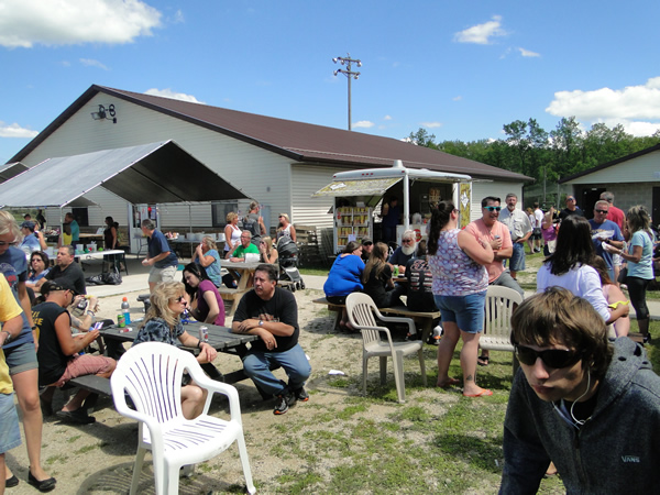/pictures/CornRoast2017/DSC05712.jpg