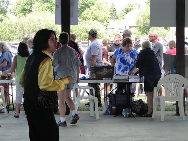 /pictures/CornRoast2017/DSC05714.jpg