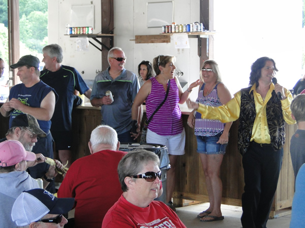 /pictures/CornRoast2017/DSC05727.jpg