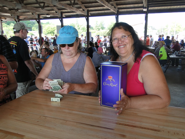 /pictures/CornRoast2017/DSC05733.jpg