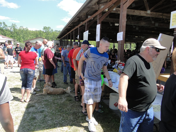 /pictures/CornRoast2017/DSC05737.jpg