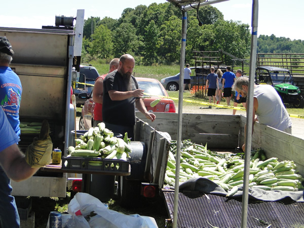 /pictures/CornRoast2017/DSC05738.jpg