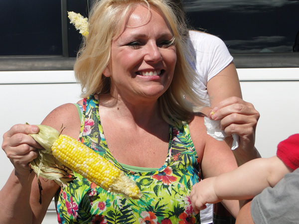 /pictures/CornRoast2017/DSC05739.jpg