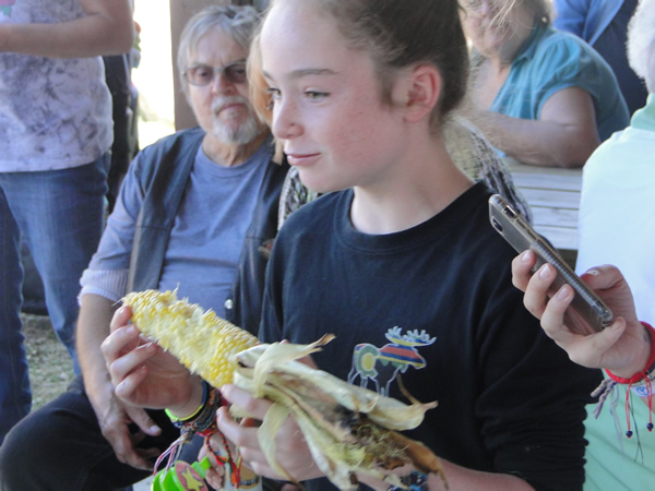 /pictures/CornRoast2017/DSC05749.jpg