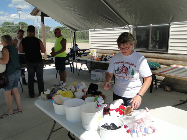 /pictures/CornRoast2017/DSC05754.jpg