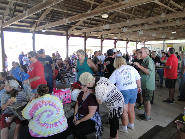 /pictures/CornRoast2017/DSC05766.jpg