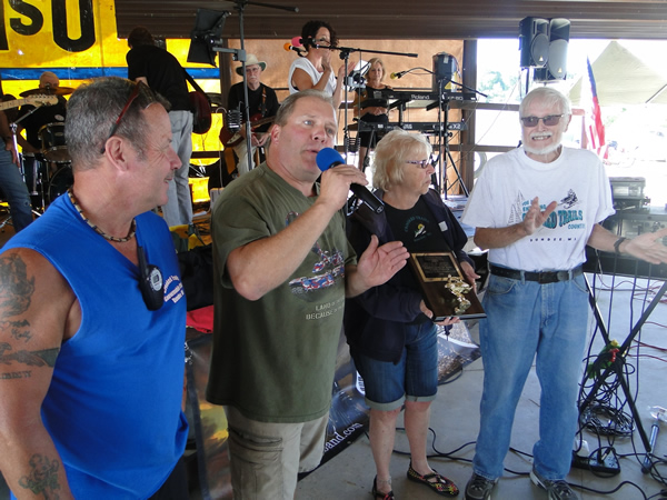 /pictures/CornRoast2017/DSC05776.jpg