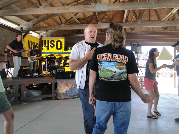 /pictures/CornRoast2017/DSC05789.jpg