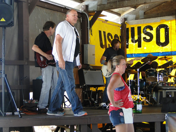 /pictures/CornRoast2017/DSC05791.jpg
