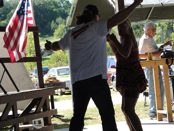 /pictures/CornRoast2017/DSC05796.jpg