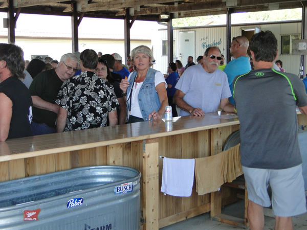 /pictures/CornRoast2017/DSC05797.jpg