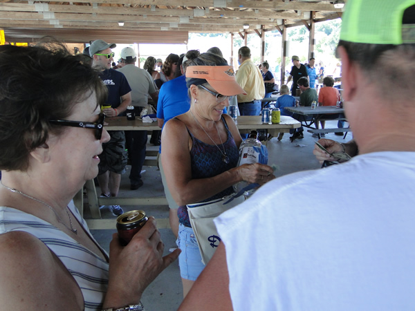 /pictures/CornRoast2017/DSC05801.jpg