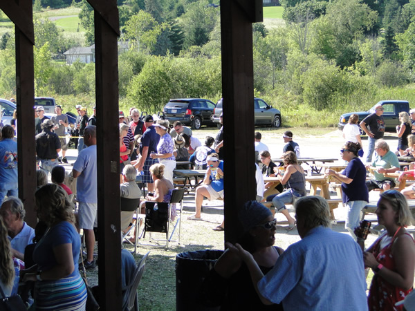 /pictures/CornRoast2017/DSC05807.jpg