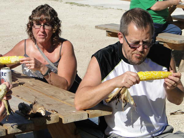 /pictures/CornRoast2017/DSC05814.jpg