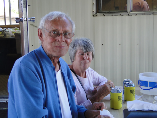 /pictures/CornRoast2017/DSC05816.jpg