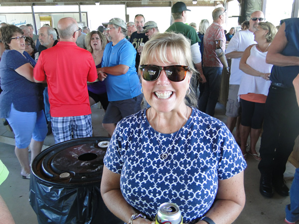 /pictures/CornRoast2017/DSC05822.jpg
