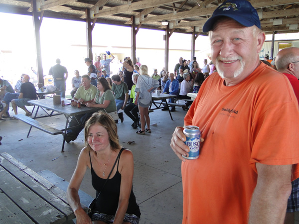 /pictures/CornRoast2017/DSC05826.jpg
