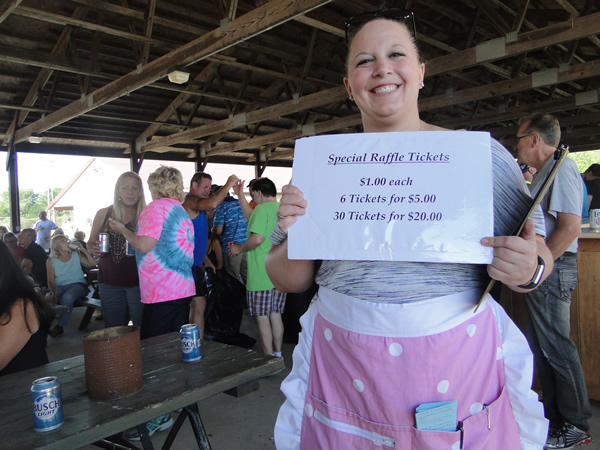 /pictures/CornRoast2017/DSC05827.jpg