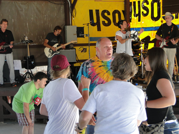 /pictures/CornRoast2017/DSC05852.jpg