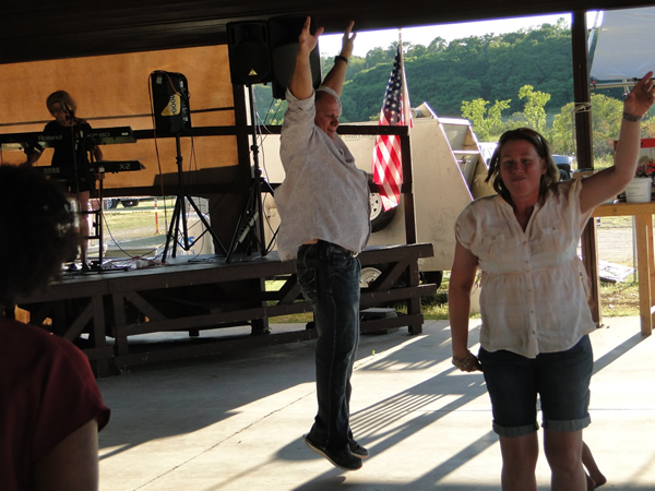 /pictures/CornRoast2017/DSC05870.jpg