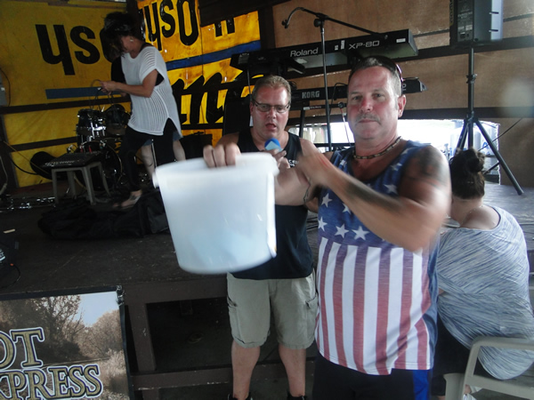/pictures/CornRoast2017/DSC05910.jpg