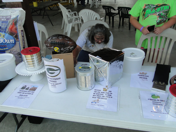 /pictures/CornRoast2018/DSC06145.jpg