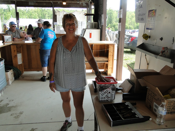 /pictures/CornRoast2018/DSC06155.jpg
