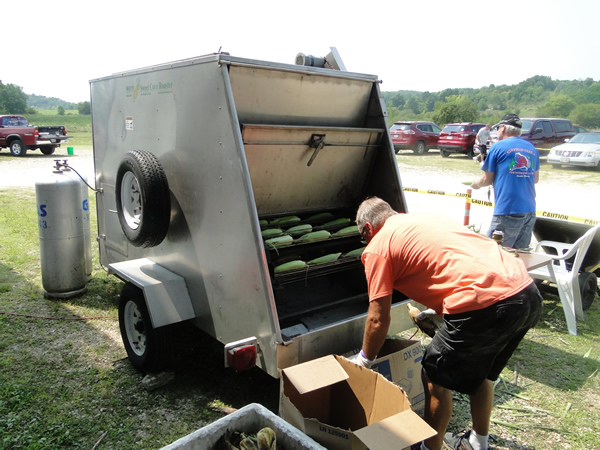 /pictures/CornRoast2018/DSC06158.jpg