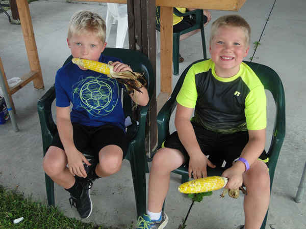 /pictures/CornRoast2018/DSC06164.jpg