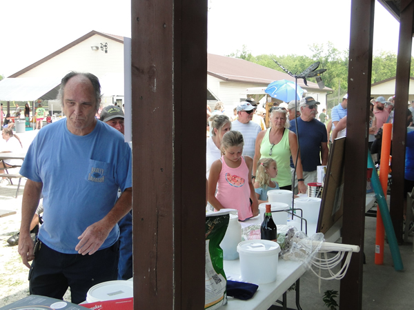 /pictures/CornRoast2018/DSC06165.jpg