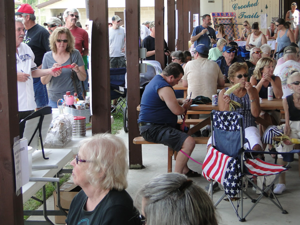 /pictures/CornRoast2018/DSC06166.jpg