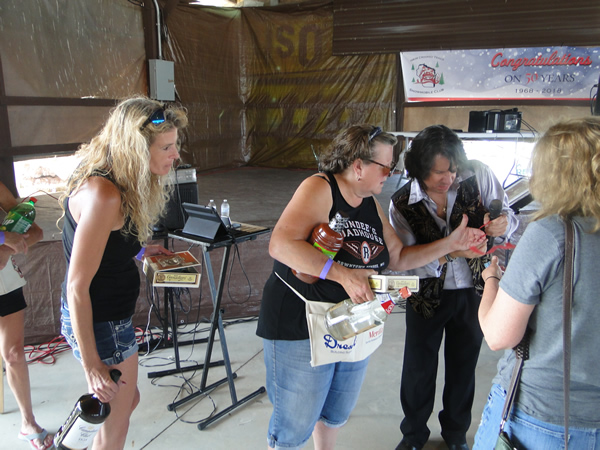 /pictures/CornRoast2018/DSC06170.jpg