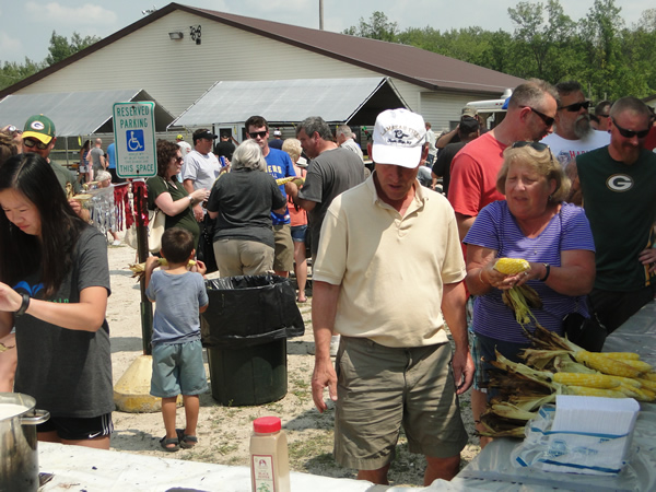 /pictures/CornRoast2018/DSC06175.jpg